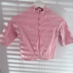 NWOT DarcSport "EVERSON SEAMLESS" YASMIN S/S ZIP TOP IN CHERRY BLOSSOM